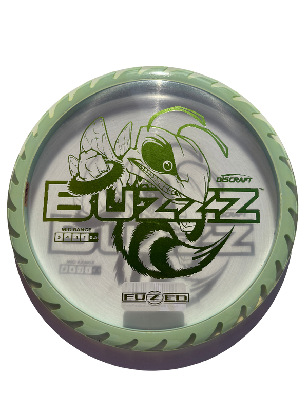 Grön FuZed Line Buzzz Saw Pattern discgolfdisc från DiscSpot Sverige, designad för exakt kast och bra flygbana
