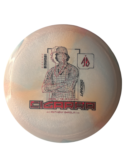 Discraft Anthony Barela 2026 Tour Series Cigarra V2 – fairway driver i Special Blend-plast med exklusiv V2-design.